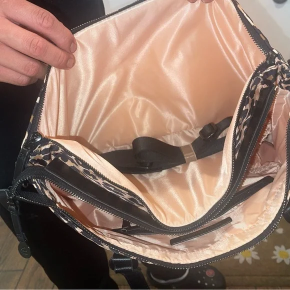 Hang accessories purse it’s brand new never used - Picture 4 of 4